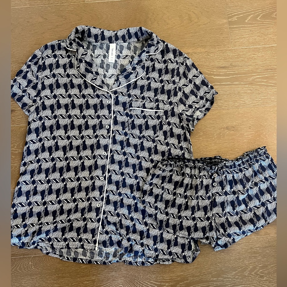 Splendid - 2 piece Pajamas shorts set - NWOT - Size M - Navy zebra print